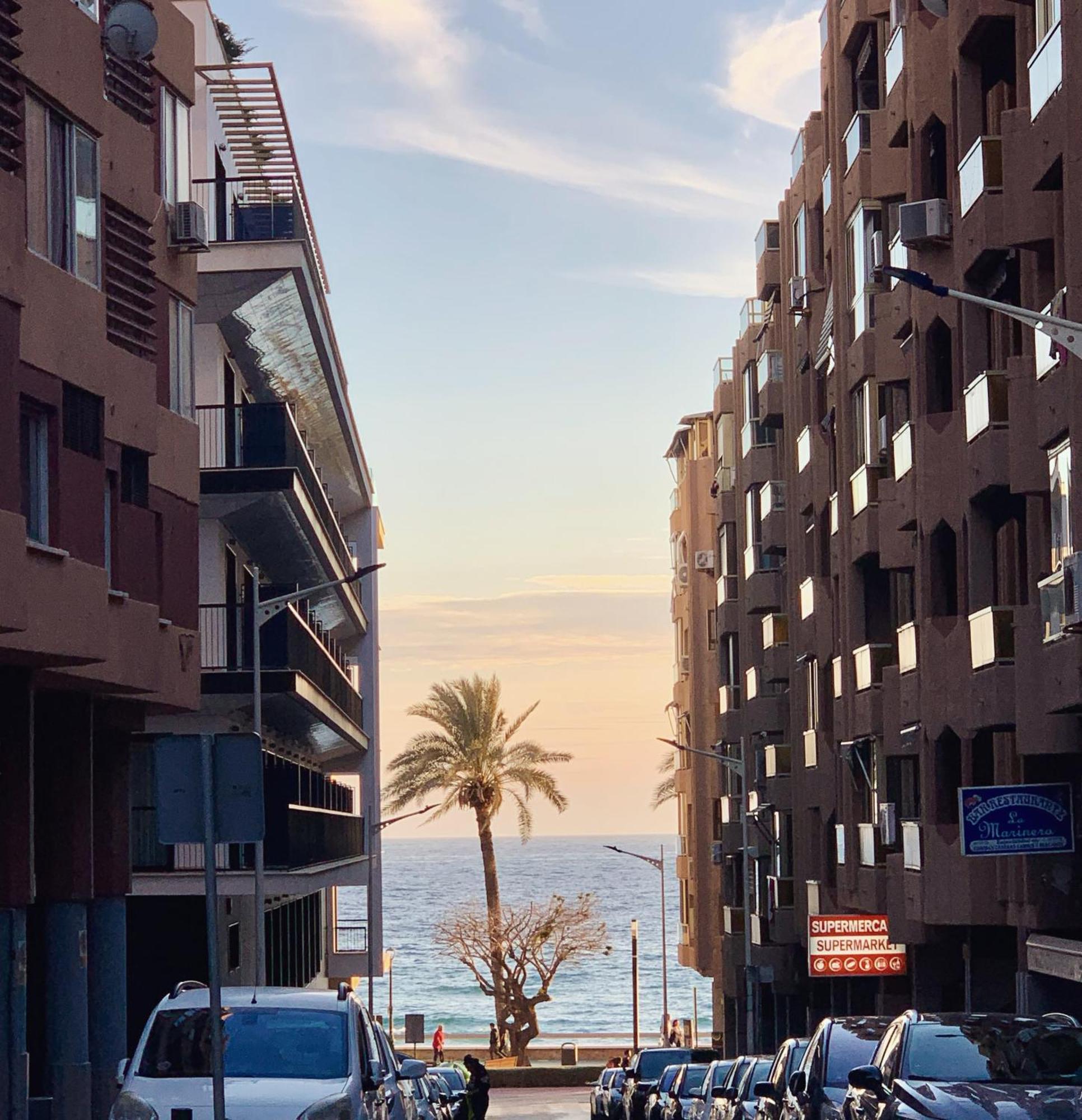Spanglish Hostel Benidorm Exterior photo