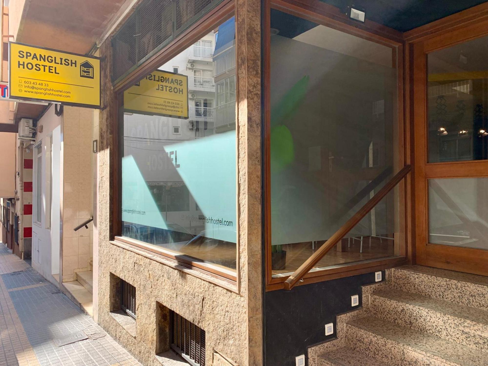 Spanglish Hostel Benidorm Exterior photo
