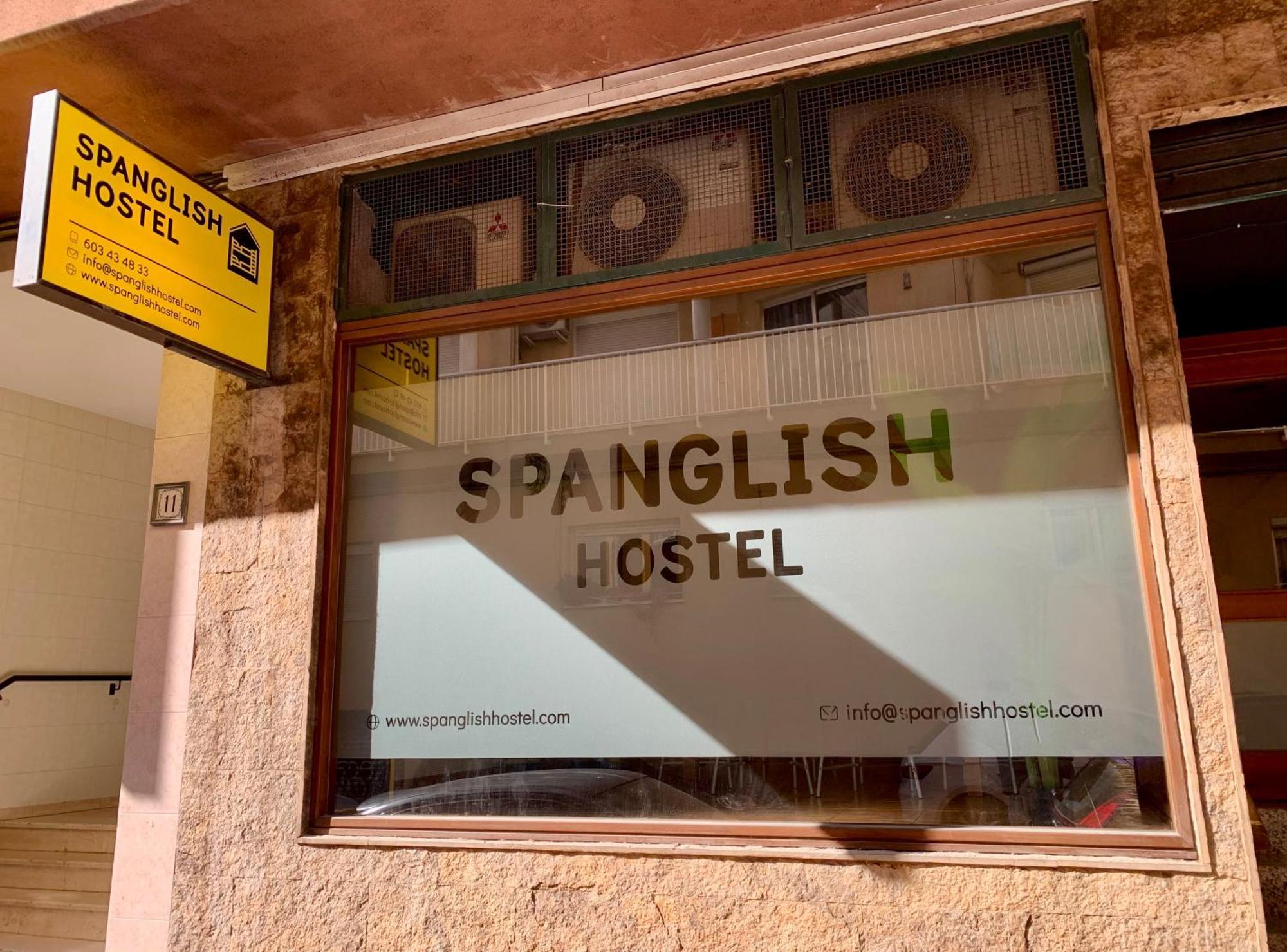 Spanglish Hostel Benidorm Exterior photo