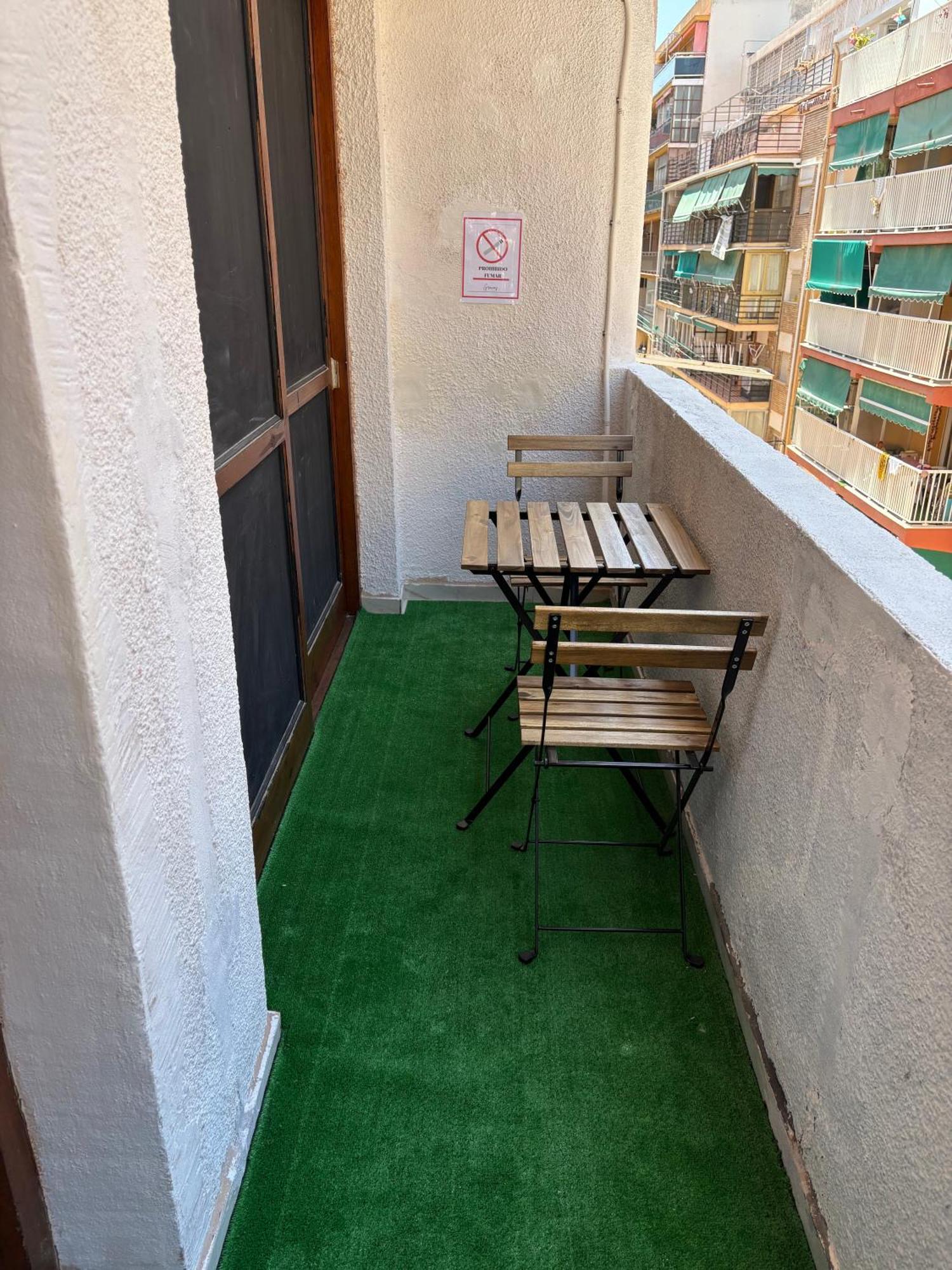 Spanglish Hostel Benidorm Exterior photo